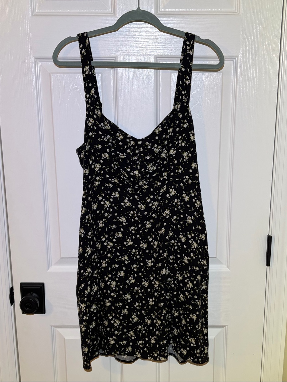 NWOT Old Navy Black Floral Sundress with White Daisy Print.  Size Large